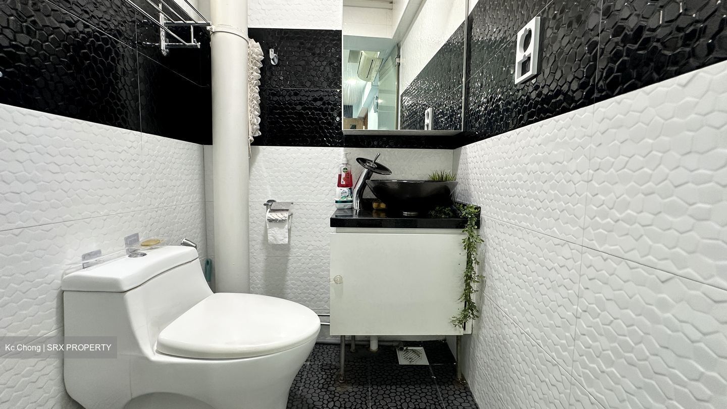 Blk 241 Jurong East Street 24 (Jurong East), HDB 3 Rooms #579047411
